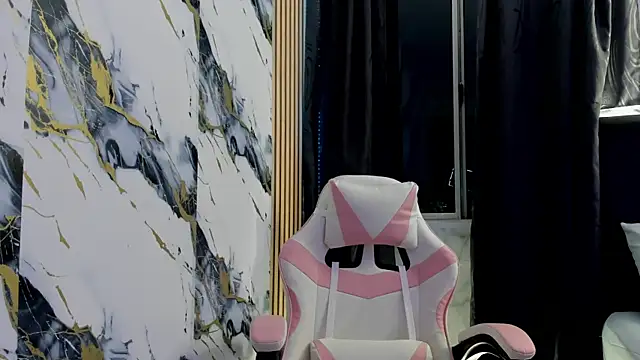 Snapshot of Scarlet_DLuce chatting on November 2025 11:05:02 PM Scarlet DLuce online show from November 2025 11:05:02 PM