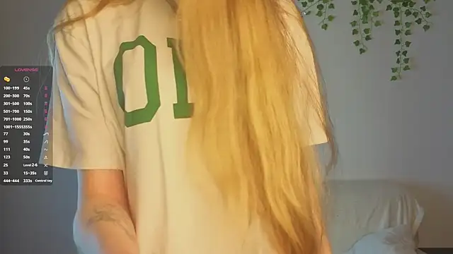 Snapshot of KissyCloud chatting on November 2025 08:02:01 AM KissyCloud online show from November 2025 08:02:01 AM