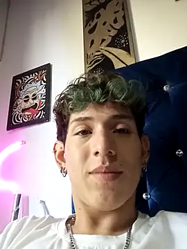 Snapshot of Yorsamm_and_friends chatting on October 2025 09:06:01 PM Yorsamm and friends online show from October 2025 09:06:01 PM