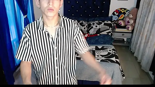 Snapshot of Yorsamm_and_friends chatting on October 2025 10:00:01 PM Yorsamm and friends online show from October 2025 10:00:01 PM