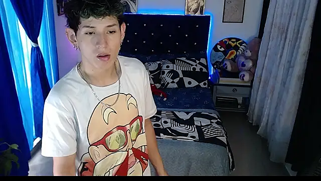 Snapshot of Yorsamm_and_friends chatting on November 2025 03:14:02 PM Yorsamm and friends online show from November 2025 03:14:02 PM