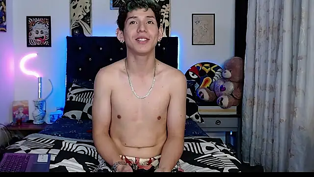 Snapshot of Yorsamm_and_friends chatting on November 2025 11:15:01 PM Yorsamm and friends online show from November 2025 11:15:01 PM