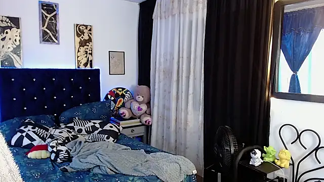 Snapshot of Yorsamm_and_friends chatting on November 2025 04:14:02 PM Yorsamm and friends online show from November 2025 04:14:02 PM