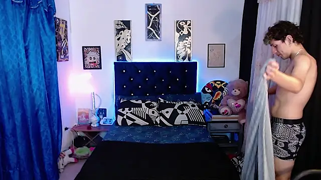 Snapshot of Yorsamm_and_friends chatting on November 2025 10:42:02 PM Yorsamm and friends online show from November 2025 10:42:02 PM