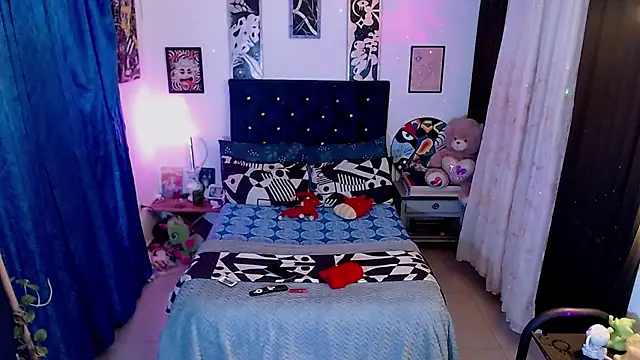 Snapshot of Yorsamm_and_friends chatting on November 2025 02:36:02 AM Yorsamm and friends online show from November 2025 02:36:02 AM