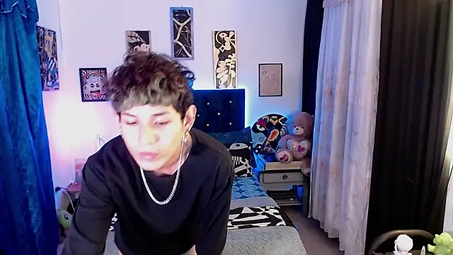 Snapshot of Yorsamm_and_friends chatting on November 2025 01:30:02 AM Yorsamm and friends online show from November 2025 01:30:02 AM