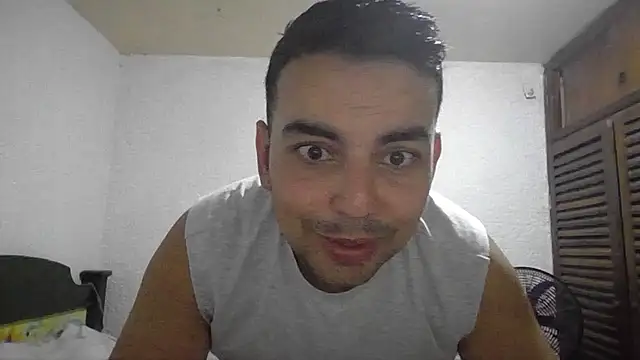 Snapshot of axel_jhones_ chatting on November 2025 10:53:02 PM axel jhones online show from November 2025 10:53:02 PM