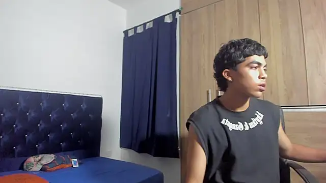 Snapshot of zinhuella420 chatting on October 2025 08:03:02 PM zinhuella420 online show from October 2025 08:03:02 PM