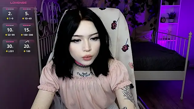 Snapshot of Emma_Kirks chatting on November 2025 10:38:01 AM Emma Kirks online show from November 2025 10:38:01 AM