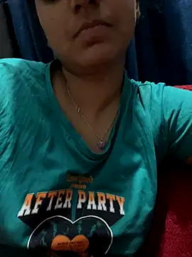 Snapshot of Cute_Marina chatting on November 2025 03:33:02 PM Cute Marina online show from November 2025 03:33:02 PM