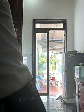 Snapshot of Emily-y chatting on December 2025 04:17:02 AM Emily-y online show from December 2025 04:17:02 AM