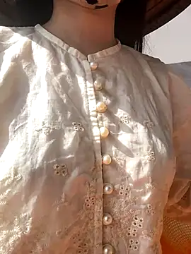 Snapshot of Emily-y chatting on December 2025 02:17:02 AM Emily-y online show from December 2025 02:17:02 AM