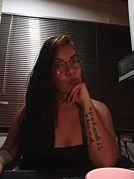 Snapshot of lili_hiugs chatting on October 2025 06:56:02 AM lili hiugs online show from October 2025 06:56:02 AM