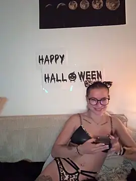 Snapshot of AlyssaSchwarz chatting on October 2025 06:42:02 PM AlyssaSchwarz online show from October 2025 06:42:02 PM