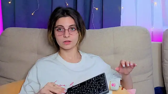 Snapshot of CasandraMickell chatting on November 2025 07:31:01 AM CasandraMickell online show from November 2025 07:31:01 AM