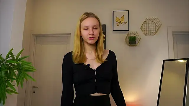 Snapshot of ElissaGlod chatting on October 2025 11:36:01 AM ElissaGlod online show from October 2025 11:36:01 AM