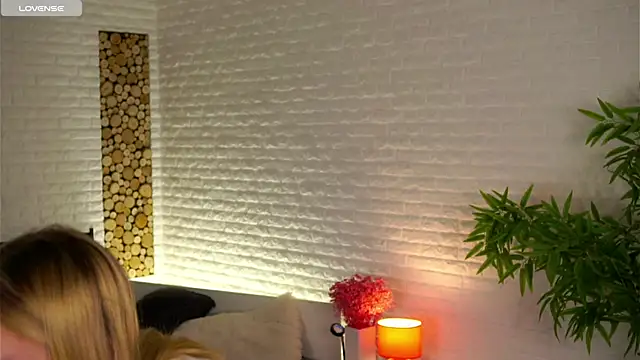 Snapshot of ElissaGlod chatting on December 2025 12:10:01 PM ElissaGlod online show from December 2025 12:10:01 PM