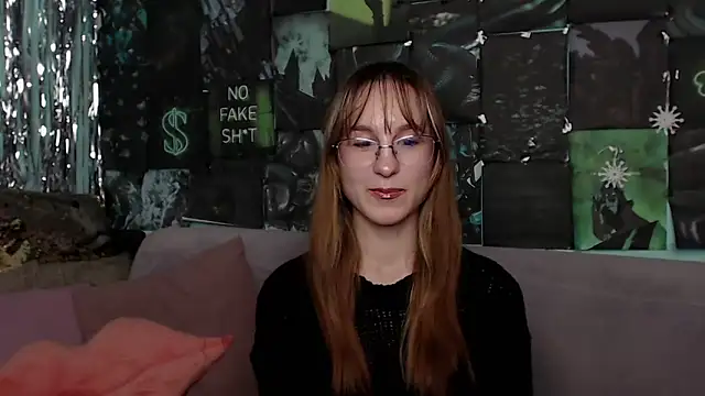 Snapshot of AlishaKellyi chatting on October 2025 05:37:02 AM AlishaKellyi online show from October 2025 05:37:02 AM