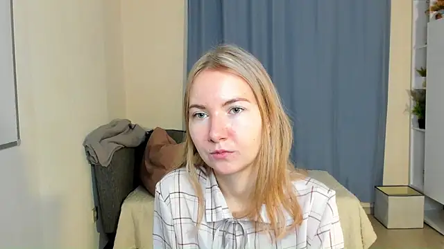 Snapshot of CathyHeximer chatting on November 2025 07:18:01 AM CathyHeximer online show from November 2025 07:18:01 AM