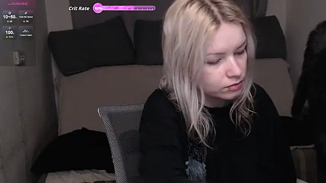 Snapshot of CherryNight6 chatting on December 2025 10:59:02 PM CherryNight6 online show from December 2025 10:59:02 PM