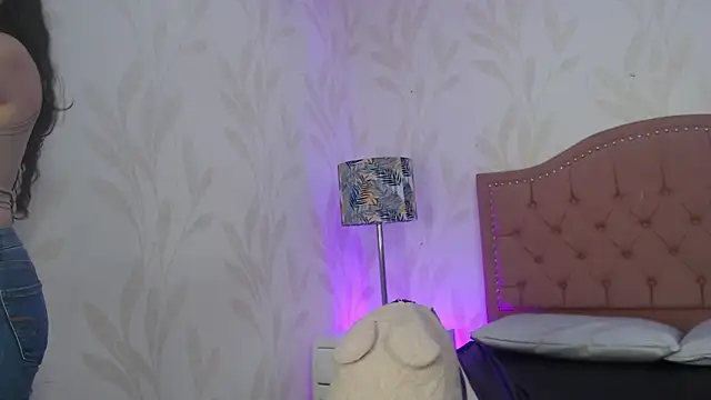 Emmy Palacios online show from November 2025 12:08:02 PM