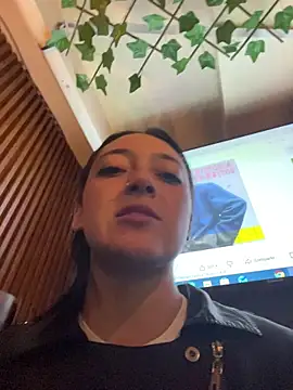 Snapshot of Lia__white chatting on November 2025 01:09:02 AM Lia white online show from November 2025 01:09:02 AM