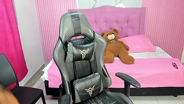 Snapshot of Milu_17 chatting on October 2025 10:50:01 AM Milu 17 online show from October 2025 10:50:01 AM