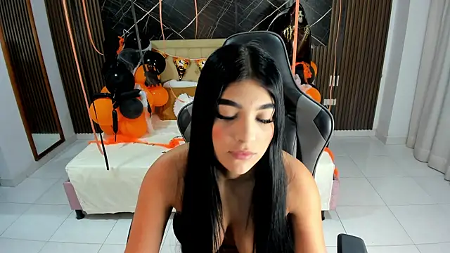 Snapshot of Milu_17 chatting on November 2025 10:58:02 AM Milu 17 online show from November 2025 10:58:02 AM