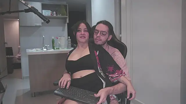 Snapshot of dan_and_daya chatting on November 2025 08:46:01 AM dan and daya online show from November 2025 08:46:01 AM