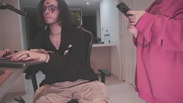 Snapshot of dan_and_daya chatting on November 2025 09:26:02 AM dan and daya online show from November 2025 09:26:02 AM