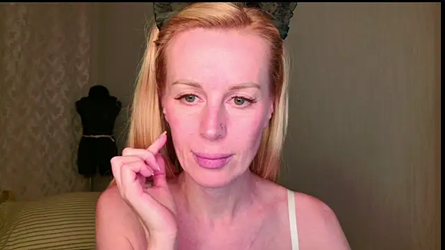 Snapshot of Kess-Edison chatting on November 2025 07:27:02 PM Kess-Edison online show from November 2025 07:27:02 PM