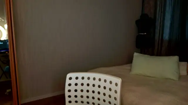 Snapshot of Kess-Edison chatting on November 2025 01:54:01 PM Kess-Edison online show from November 2025 01:54:01 PM