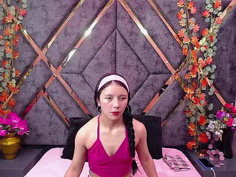 Snapshot of JulietaDiamond chatting on November 2025 07:35:01 PM JulietaDiamond online show from November 2025 07:35:01 PM