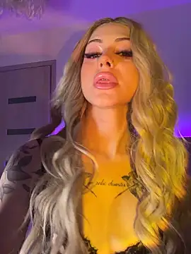 Snapshot of NovaPearl chatting on November 2025 07:16:02 PM NovaPearl online show from November 2025 07:16:02 PM