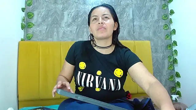 Snapshot of amara_leoncm chatting on November 2025 03:49:02 AM amara leoncm online show from November 2025 03:49:02 AM