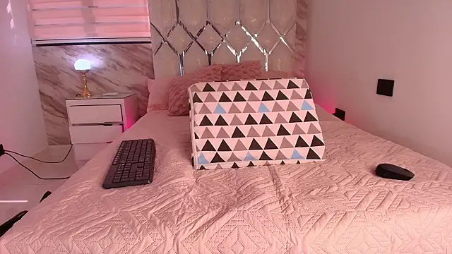 Snapshot of ellisrossi chatting on November 2025 07:14:02 PM ellisrossi online show from November 2025 07:14:02 PM