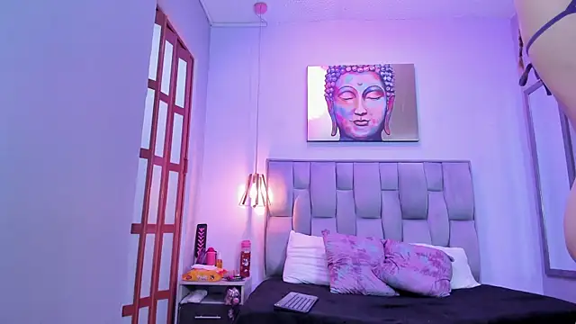 Snapshot of Violet-Storm- chatting on December 2025 10:25:02 PM Violet-Storm- online show from December 2025 10:25:02 PM