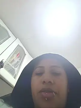 Snapshot of marimar_24 chatting on November 2025 10:14:02 PM marimar 24 online show from November 2025 10:14:02 PM