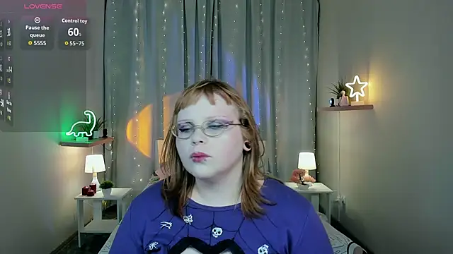 Snapshot of LottieReed chatting on October 2025 05:03:01 PM LottieReed online show from October 2025 05:03:01 PM