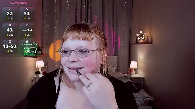 Snapshot of LottieReed chatting on November 2025 01:43:03 PM LottieReed online show from November 2025 01:43:03 PM