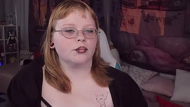 Snapshot of LottieReed chatting on November 2025 03:56:02 PM LottieReed online show from November 2025 03:56:02 PM