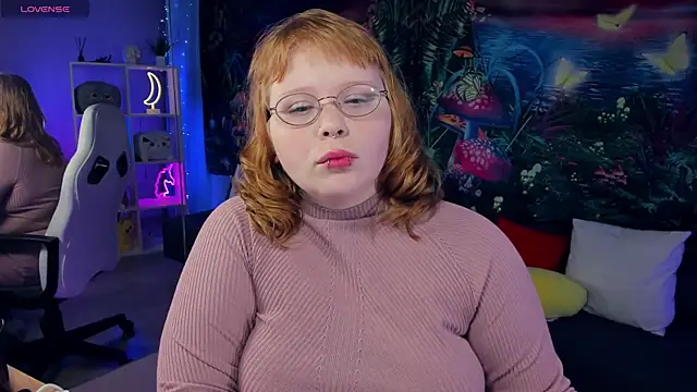 Snapshot of LottieReed chatting on November 2025 05:04:02 PM LottieReed online show from November 2025 05:04:02 PM