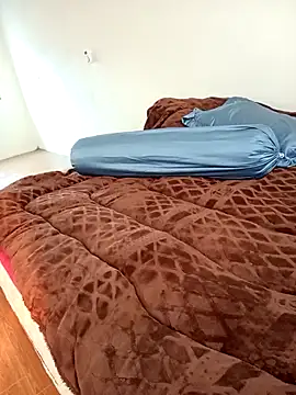 Snapshot of Cherry_Le02 chatting on November 2025 02:00:01 AM Cherry Le02 online show from November 2025 02:00:01 AM