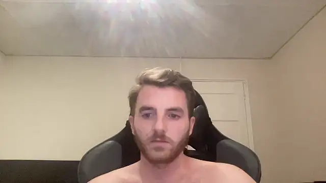 Snapshot of Hornymiker26 chatting on November 2025 05:33:02 PM Hornymiker26 online show from November 2025 05:33:02 PM