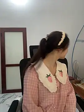 Snapshot of Pig_pig11 chatting on December 2025 01:43:02 AM Pig pig11 online show from December 2025 01:43:02 AM