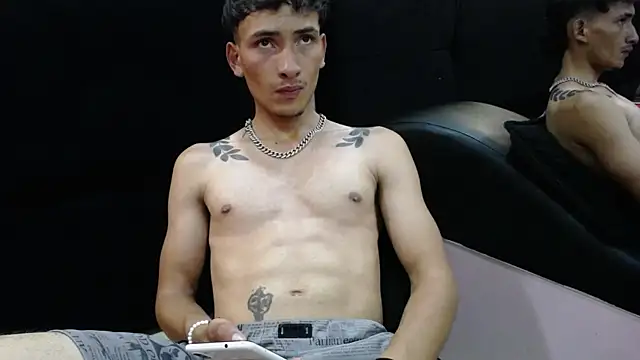 Snapshot of SavageLover_ chatting on November 2025 03:38:01 AM SavageLover online show from November 2025 03:38:01 AM