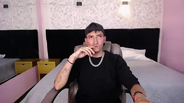 Snapshot of SavageLover_ chatting on November 2025 03:39:02 AM SavageLover online show from November 2025 03:39:02 AM