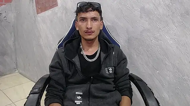 Snapshot of SavageLover_ chatting on December 2025 04:39:02 AM SavageLover online show from December 2025 04:39:02 AM