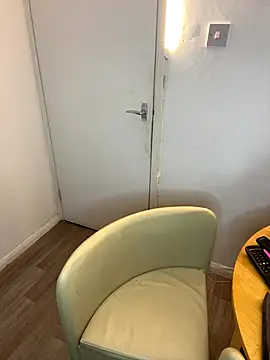 Snapshot of BubblesLovexox chatting on December 2025 04:24:02 PM BubblesLovexox online show from December 2025 04:24:02 PM