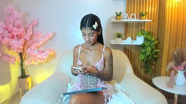 Snapshot of milkybaby_ chatting on December 2025 05:22:02 PM milkybaby online show from December 2025 05:22:02 PM